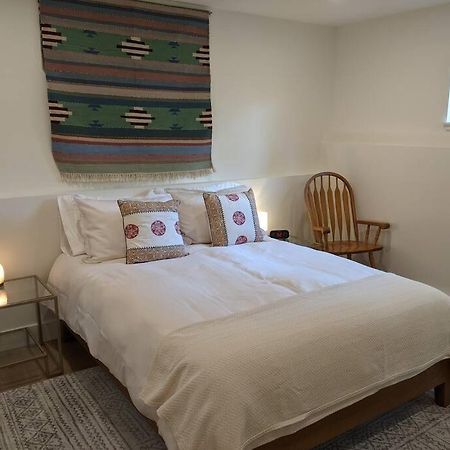 Bright Modern 1Br Suite In Sooke Village Core Buitenkant foto