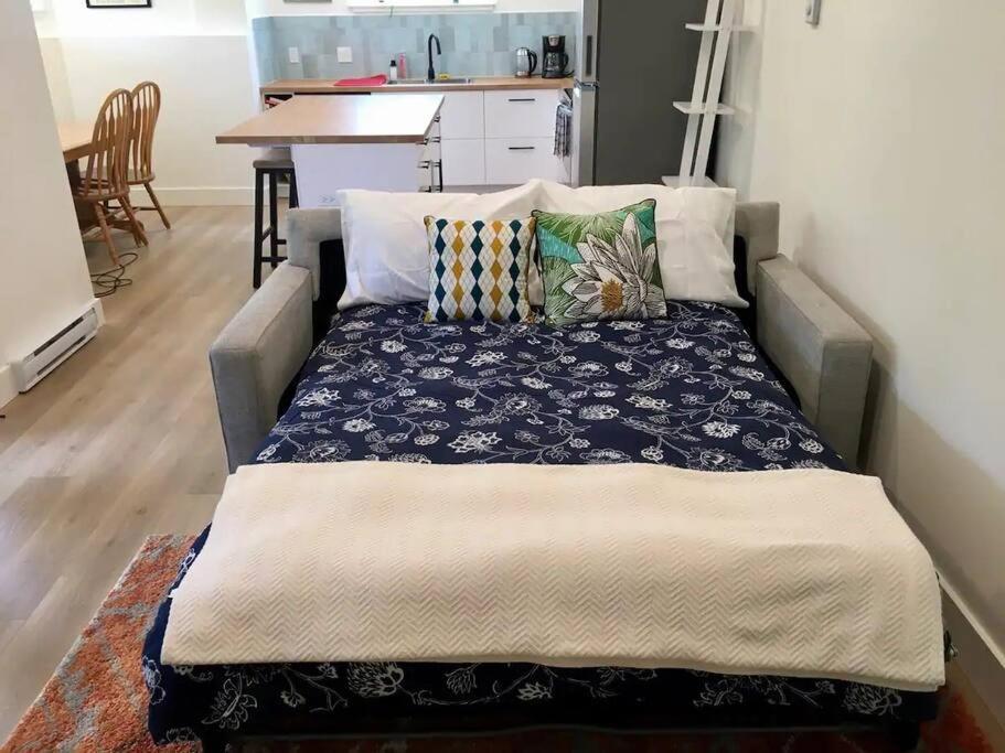 Bright Modern 1Br Suite In Sooke Village Core Buitenkant foto