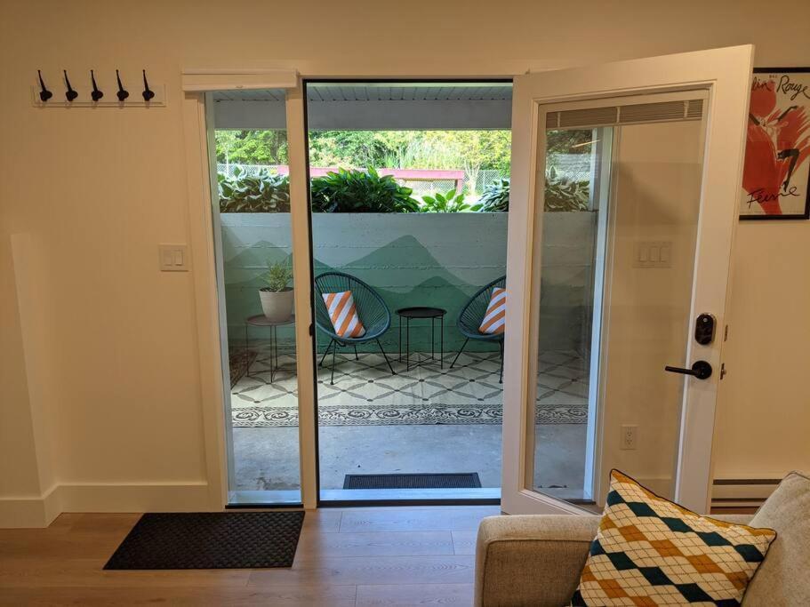 Bright Modern 1Br Suite In Sooke Village Core Buitenkant foto
