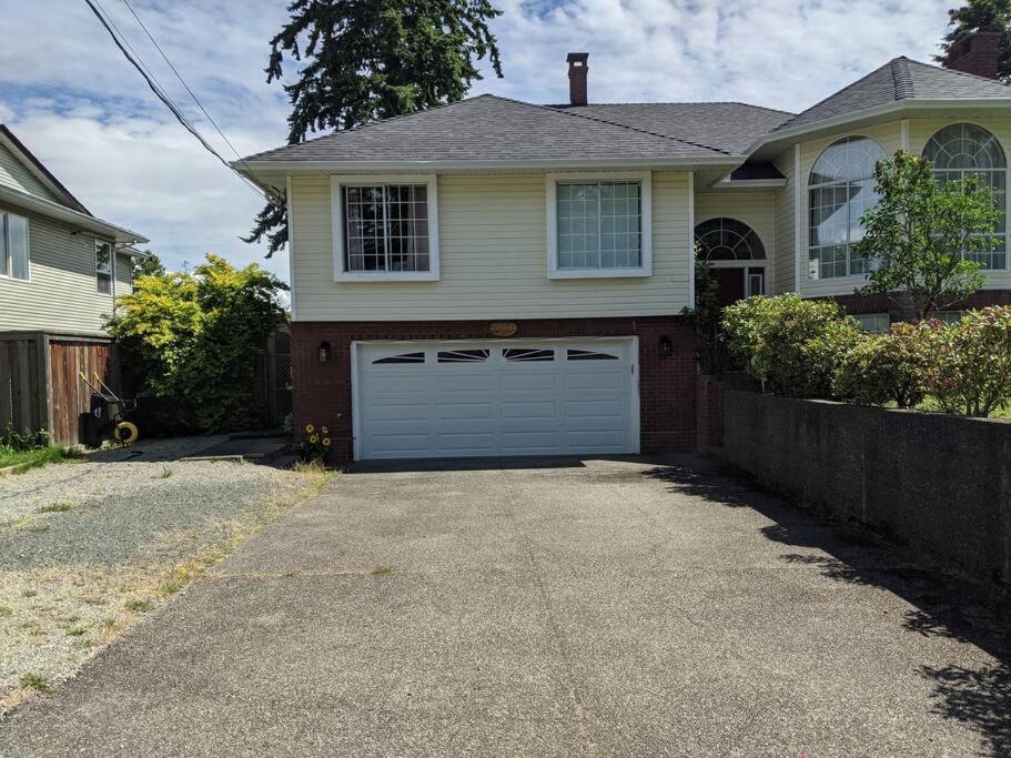 Bright Modern 1Br Suite In Sooke Village Core Buitenkant foto