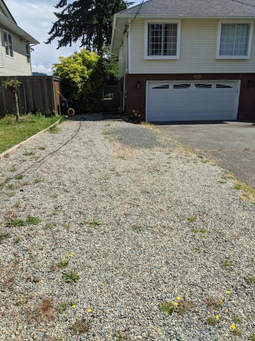 Bright Modern 1Br Suite In Sooke Village Core Buitenkant foto